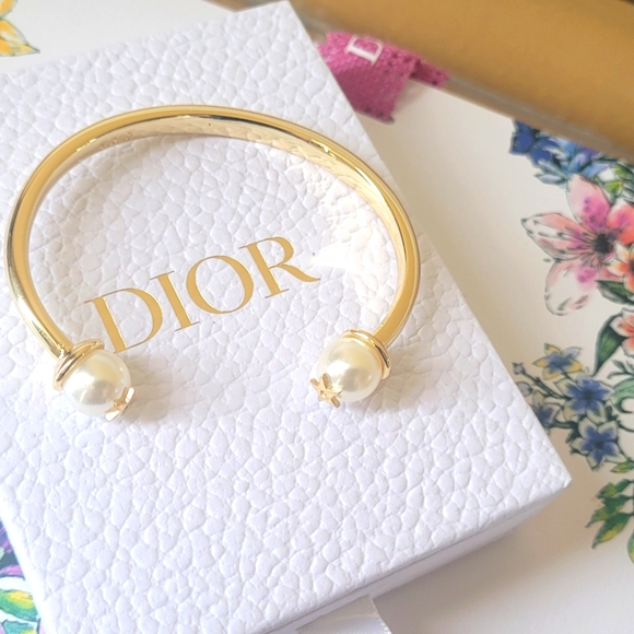 Christian Dior Logo Pearl Tribales Bracelet With Box - Picture 5 of 14